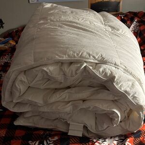 Full Size 100% Cotton Goose feather Comforter - LIKE NEW!
